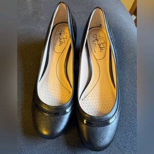 Life Stride Black Low Heels for Women Sz 7
